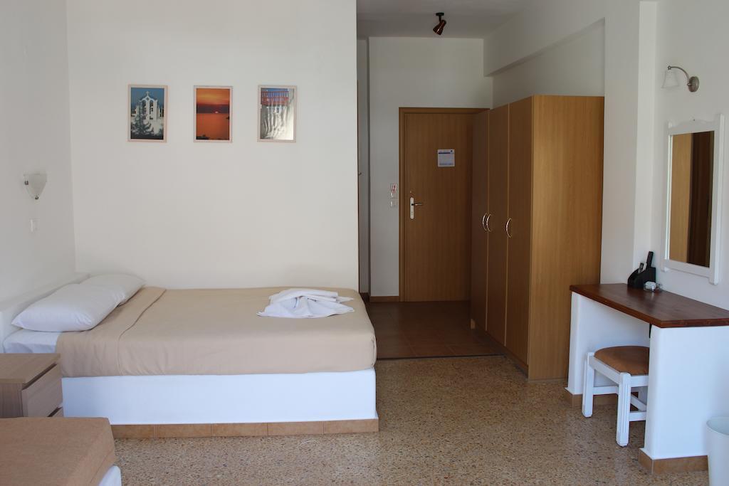 Hotel Kamari カマライ 部屋 写真